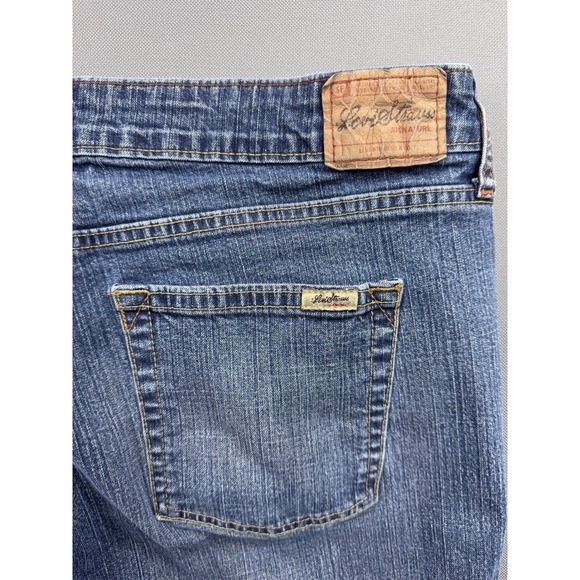 Signature by Levi Strauss Low Rise Bootcut Jeans Blue Medium Wash Womens 14M - Picture 10 of 10